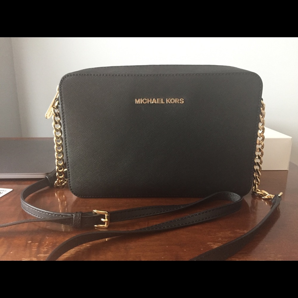 Micheal Kors Black Leather Crossbody